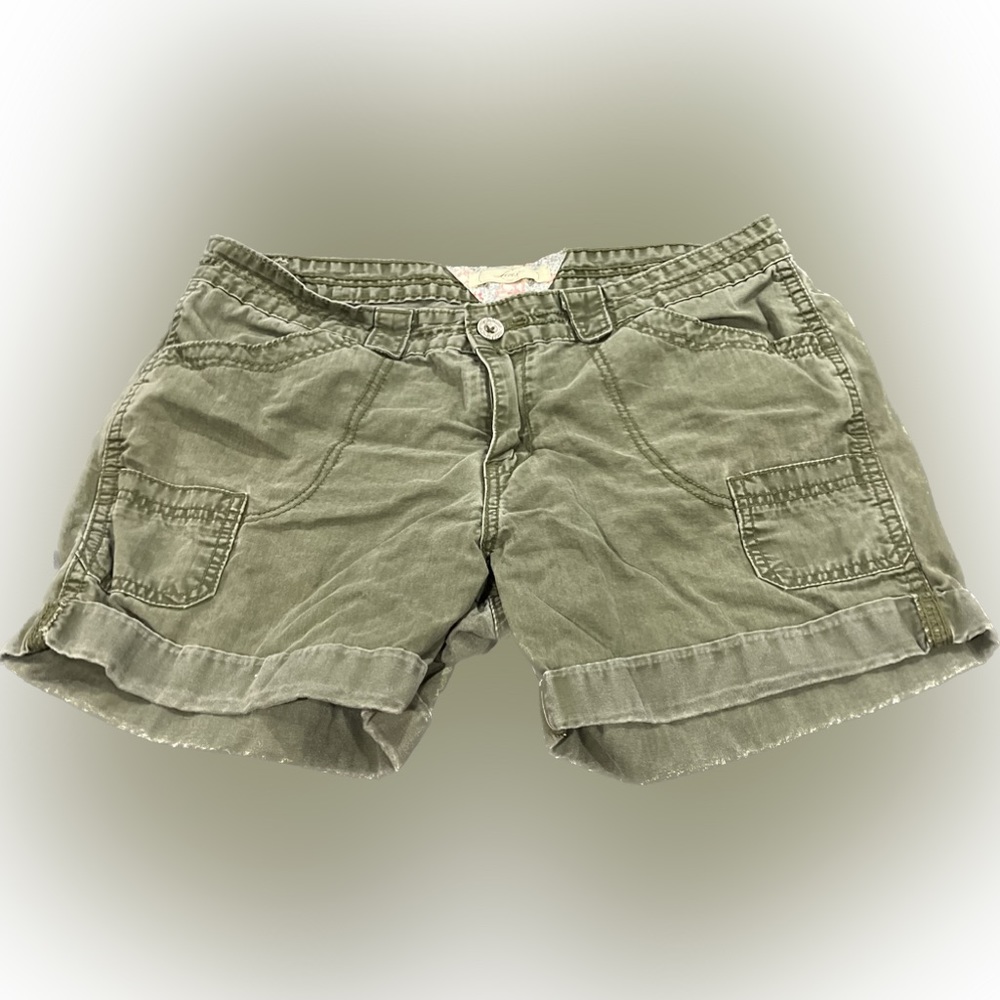 Levi’s Cargo Shorts Green Women’s Size 12 Vintage Wash